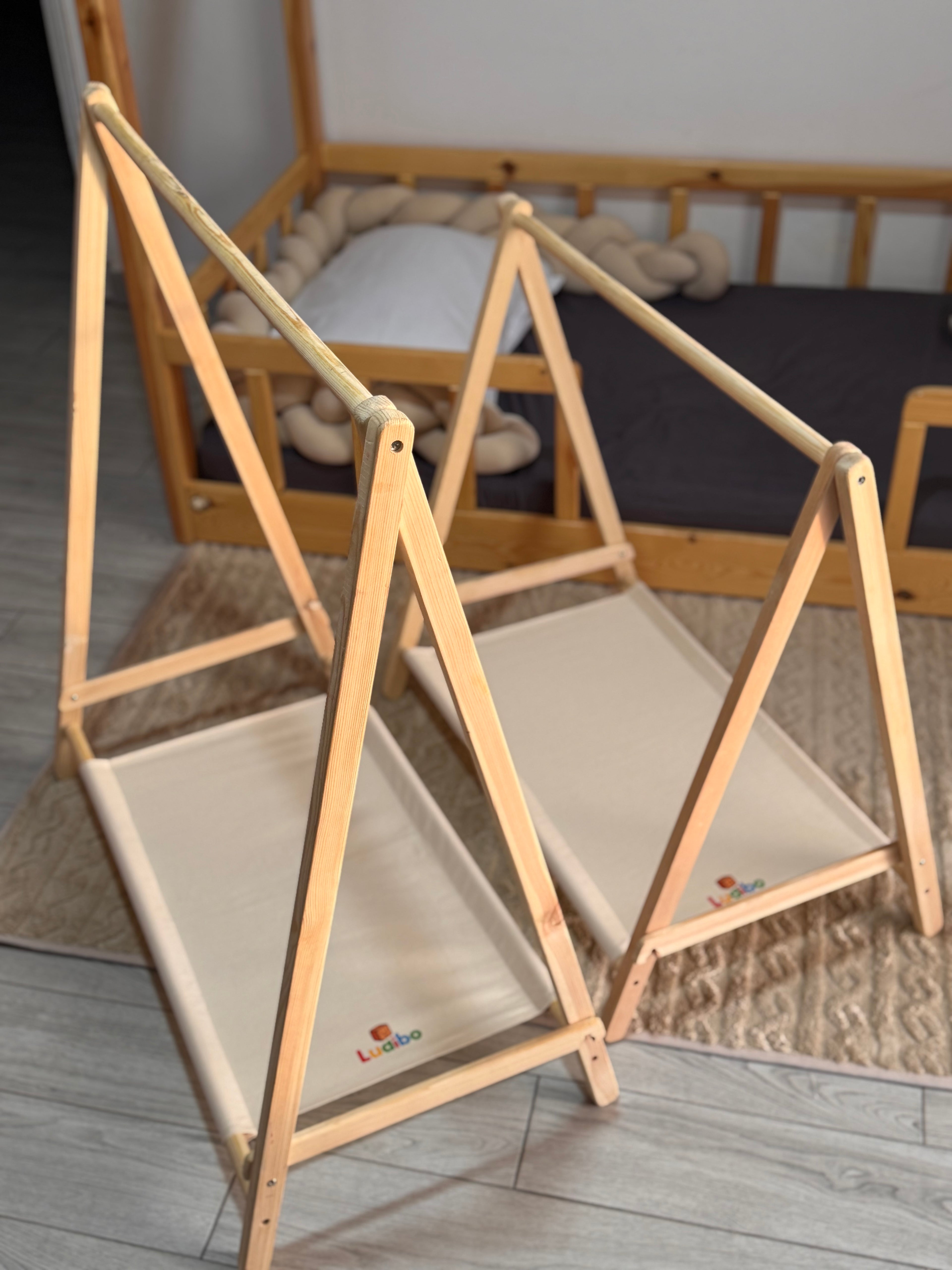 Penderie rabattable en bois rouge